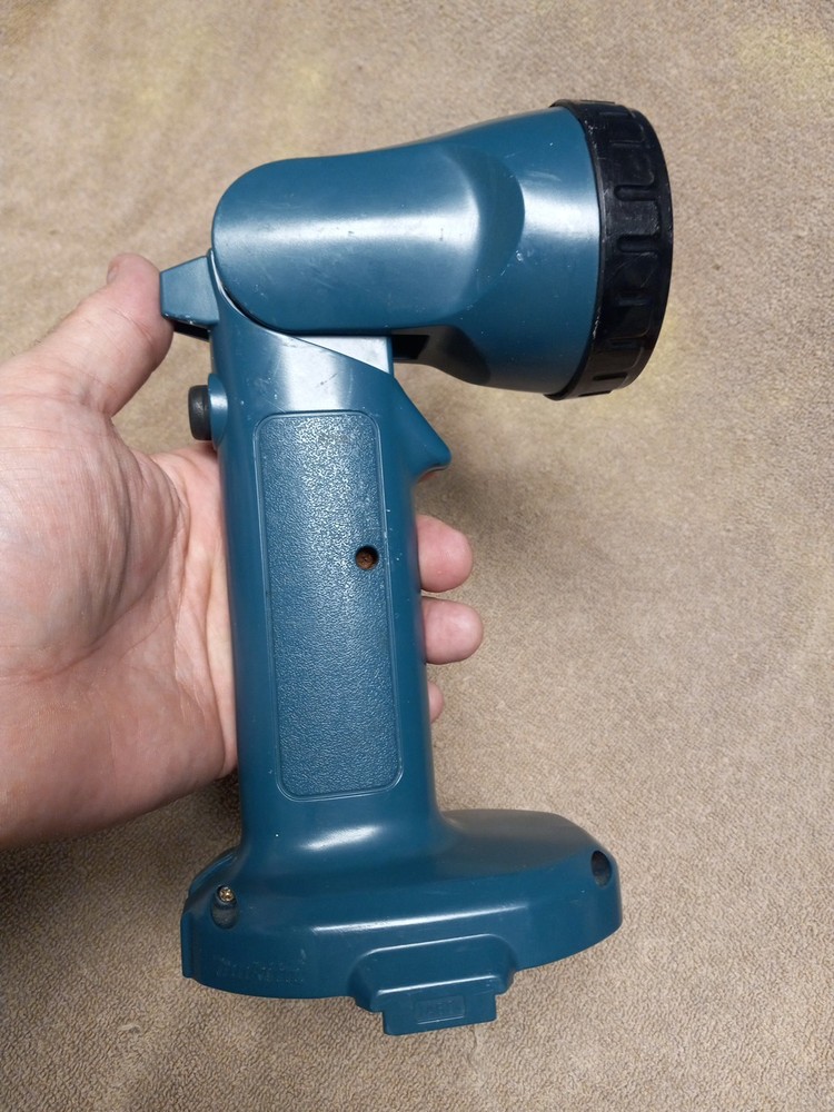 MAKITA 18V (ML180) CORDLESS WORK FLASHLIGHT - Bare Tool Only NO BATTERY