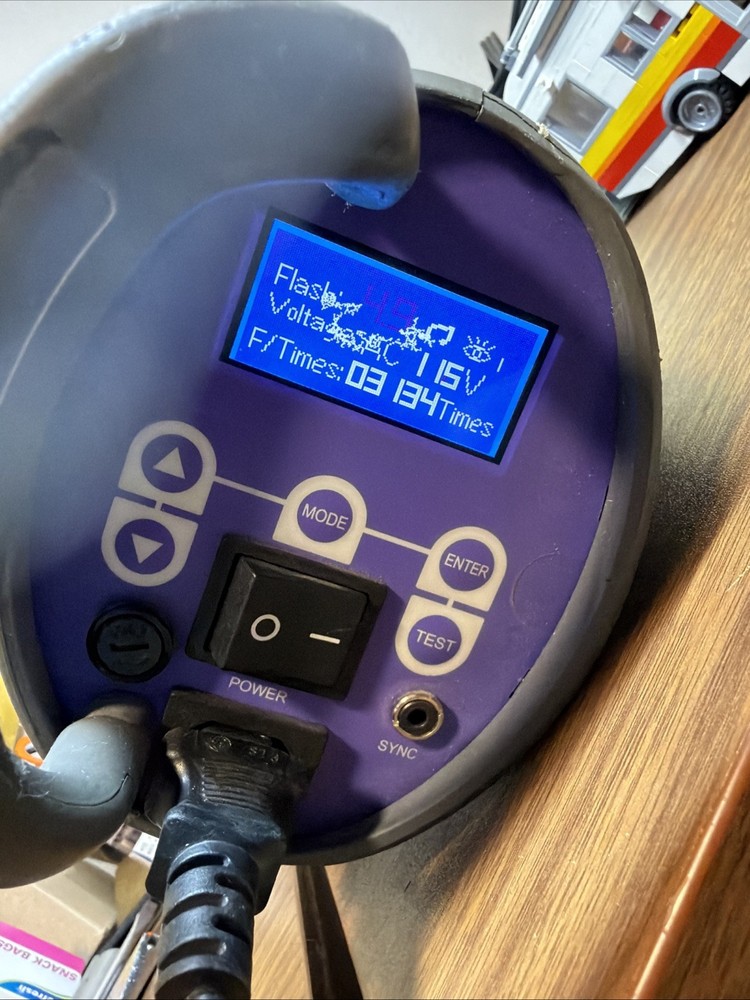 USED Impact Digital Monolight 400W/s 120VAC Missing Bulb Screen Issue READ