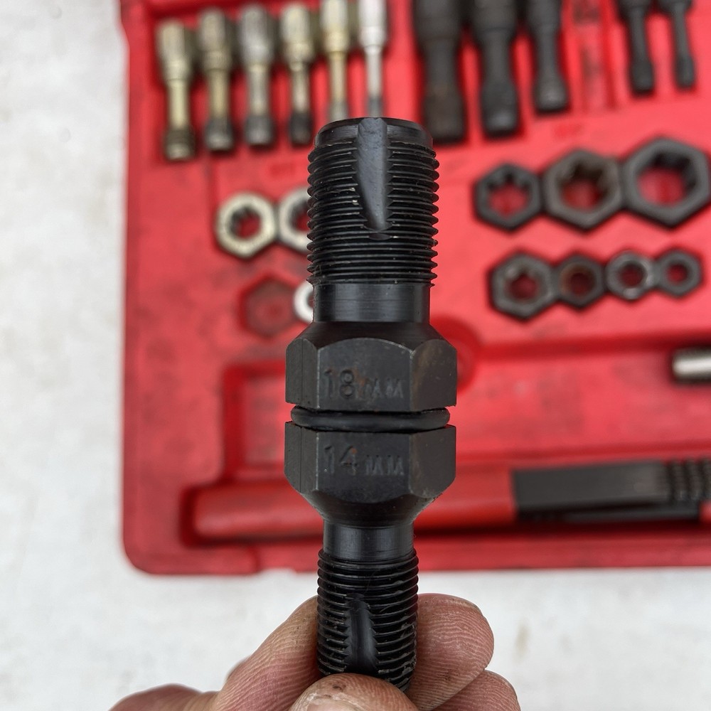 SNAP-ON - RTD40 - RETHREADING SET -W/Red Hard Case - Missing 3 pcs