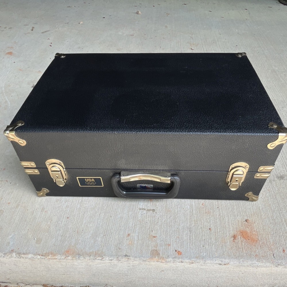 Hard case for guitar gear