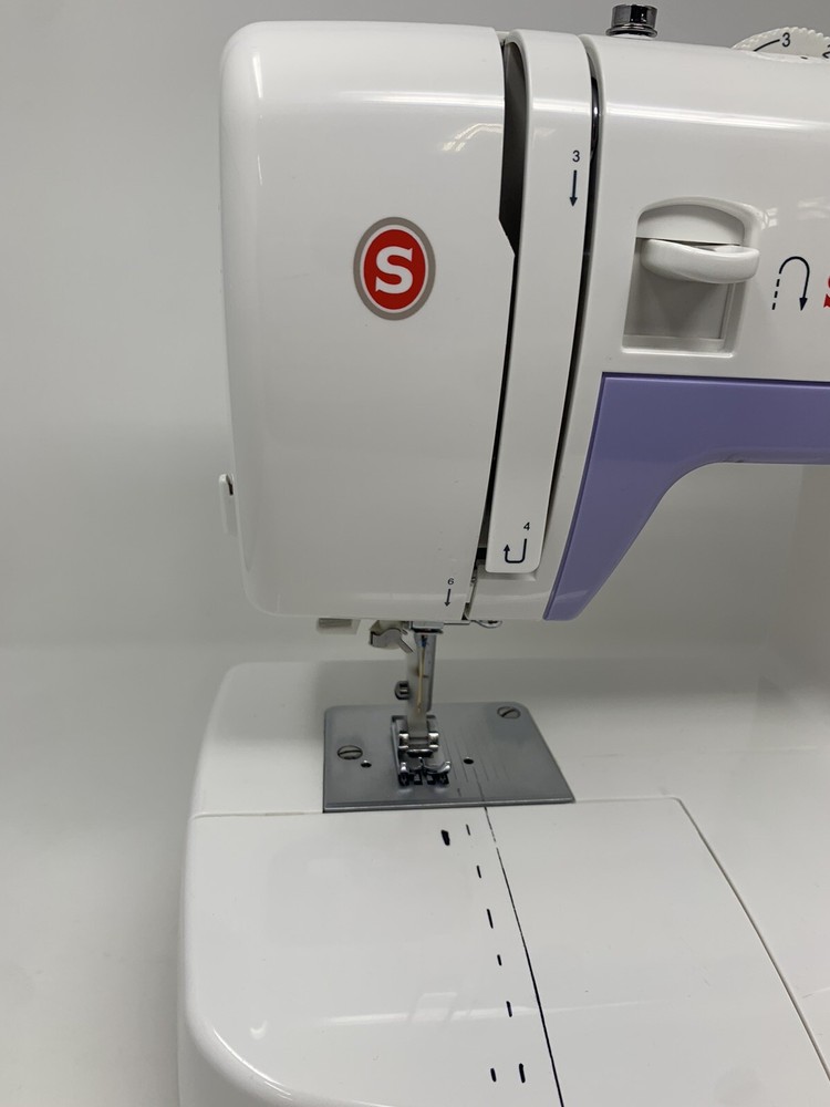 Singer Simple 3232 Sewing Machine with box