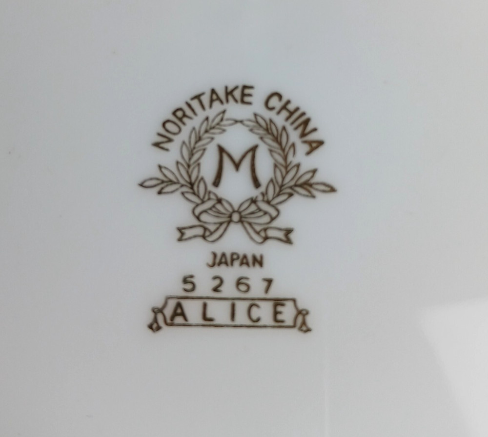NORITAKE ALICE DINNER SET FOR 4