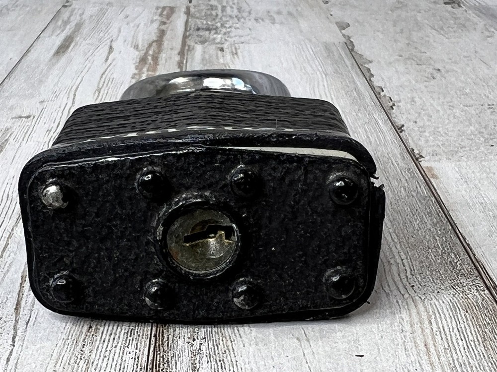 Master Lock - Keyed Padlock - Black - 1 Key