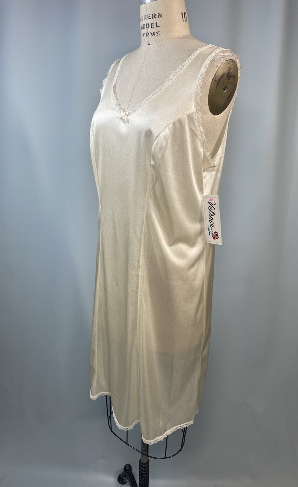 NEW NWT Full slip SIZE 40 LARGE 12/14 Ivory nylon modest VELROSE classic