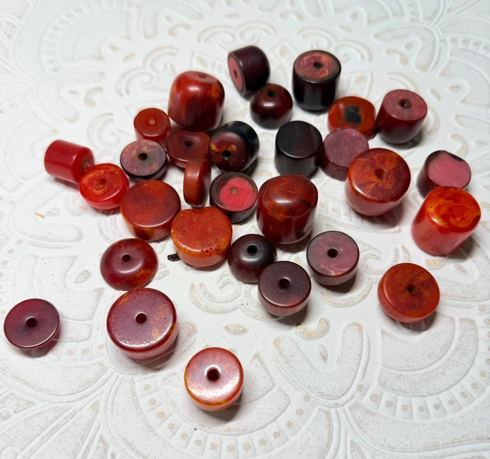 157 Grams Antique Bakelite\Catalin Single Pieces Rods In Different Sizes.
