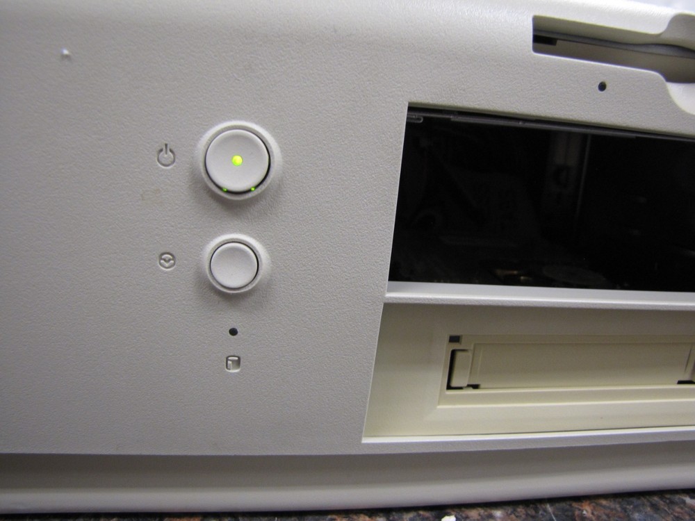 Vintage Dell Optiplex GXi DCM Retro Desktop Computer - Powers on