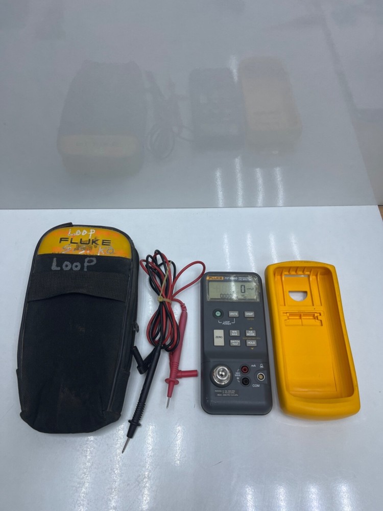 FLUKE 717 1000G Pressure Calibrator
