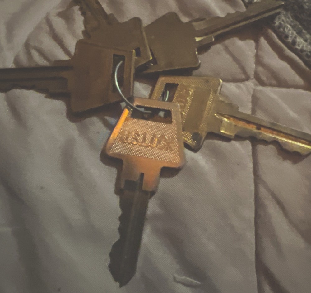 us lock keys precut in good shape