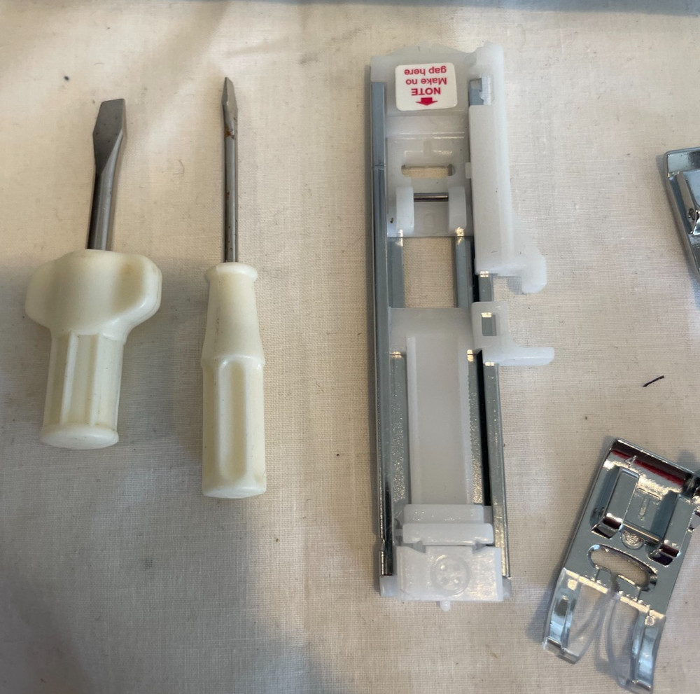 Pfaff Smart 200c Computerized Sewing Machine – 40 Stitches