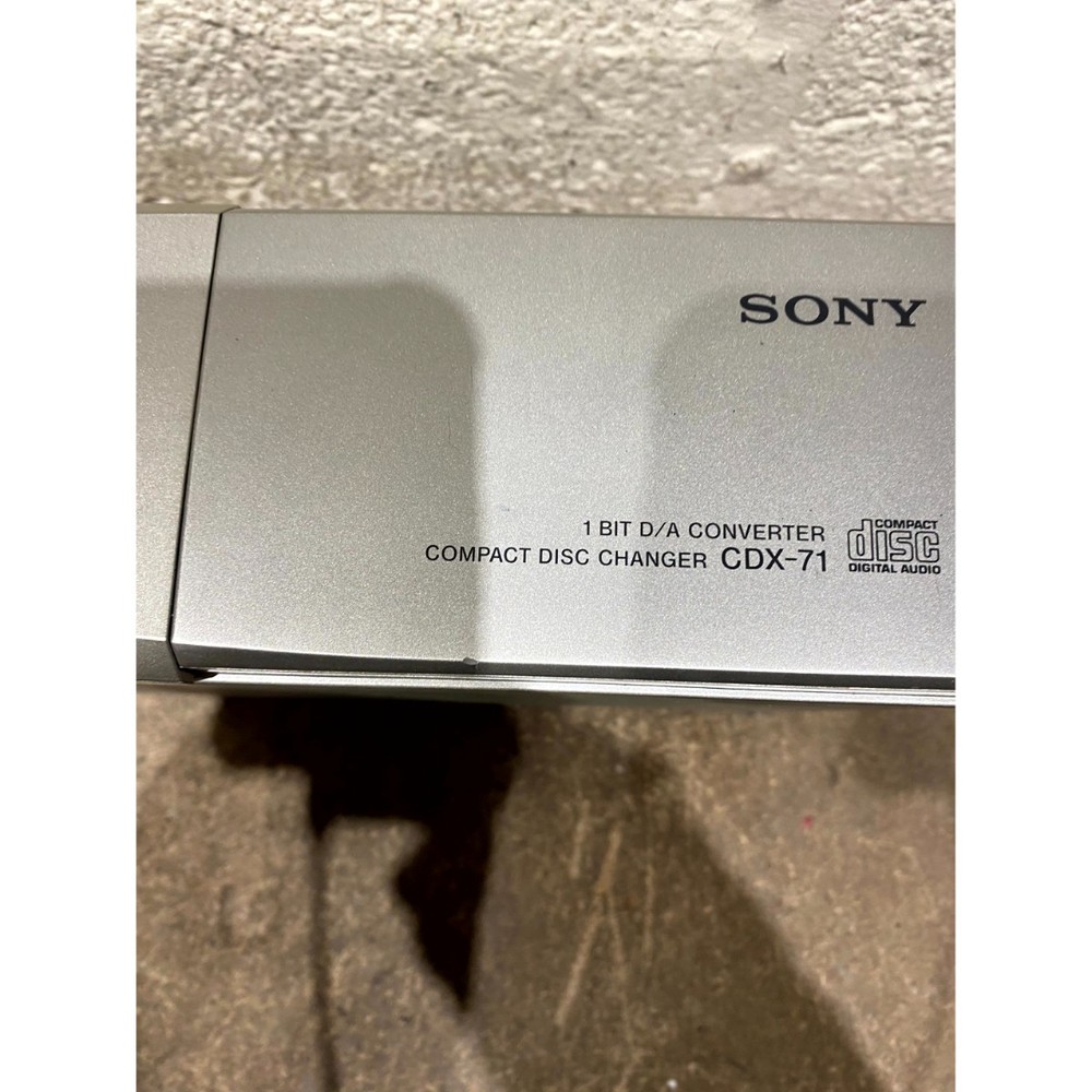 Sony CDX-71 Compact Disc Changer 1-Bit D/A Converter Program Play Function