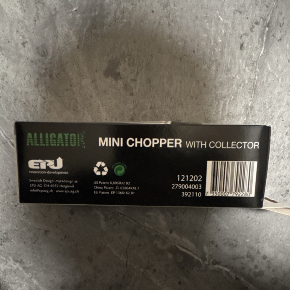 Alligator Mini Chopper With Collector Manual Push Function White Plastic Metal
