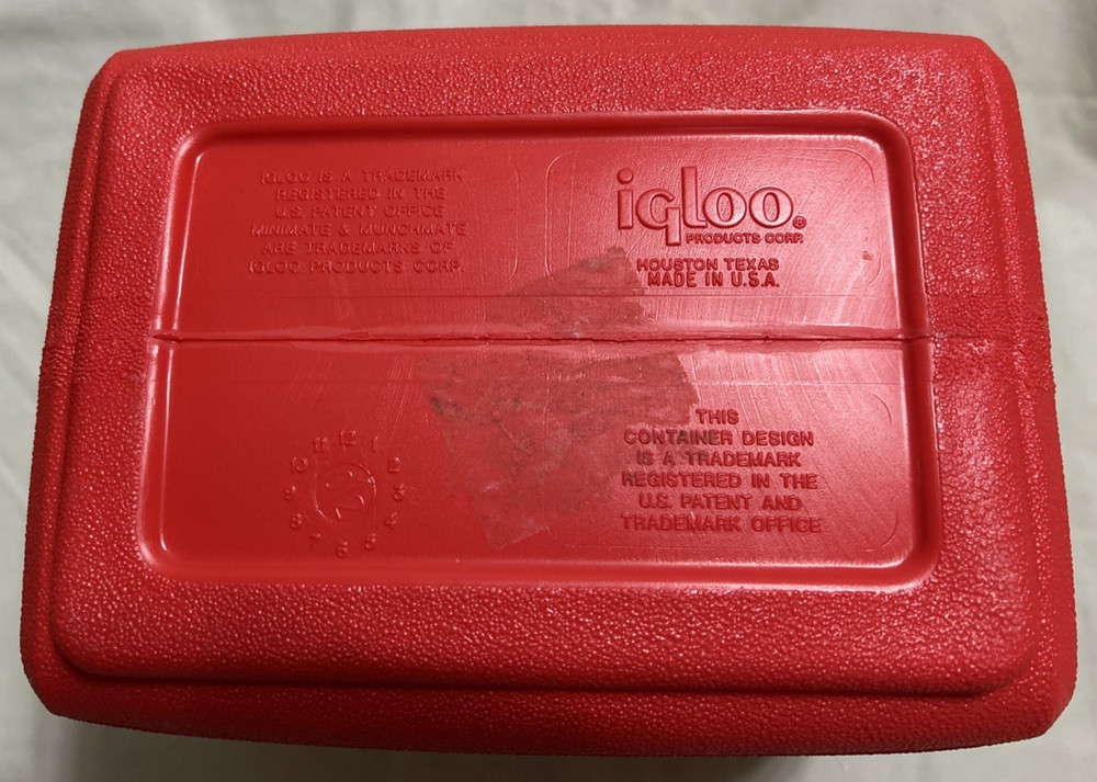 IGLOO Playmate Mini Red 4 qt. Hard Cooler - Red/White