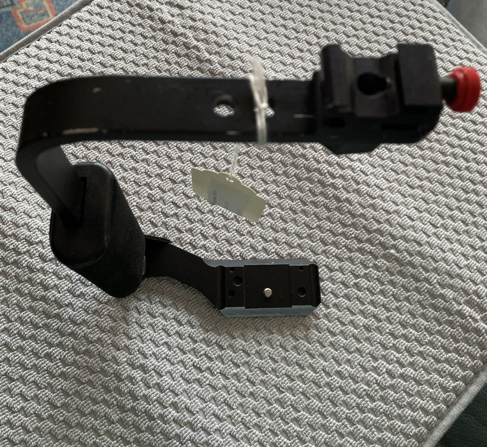 Dennis Reggie Flash (Standard Size) Bracket (Stroboframe for Hasselblad) 35307