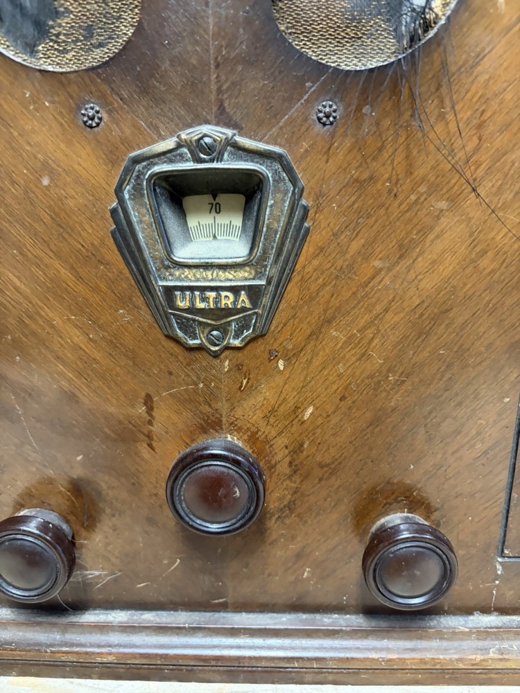 Ultra Blue Fox Vintage Radio