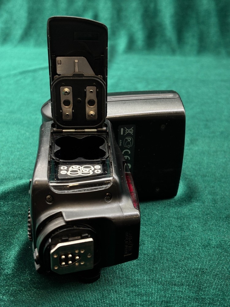 Canon Speedlite 580EX II Flash/ Works