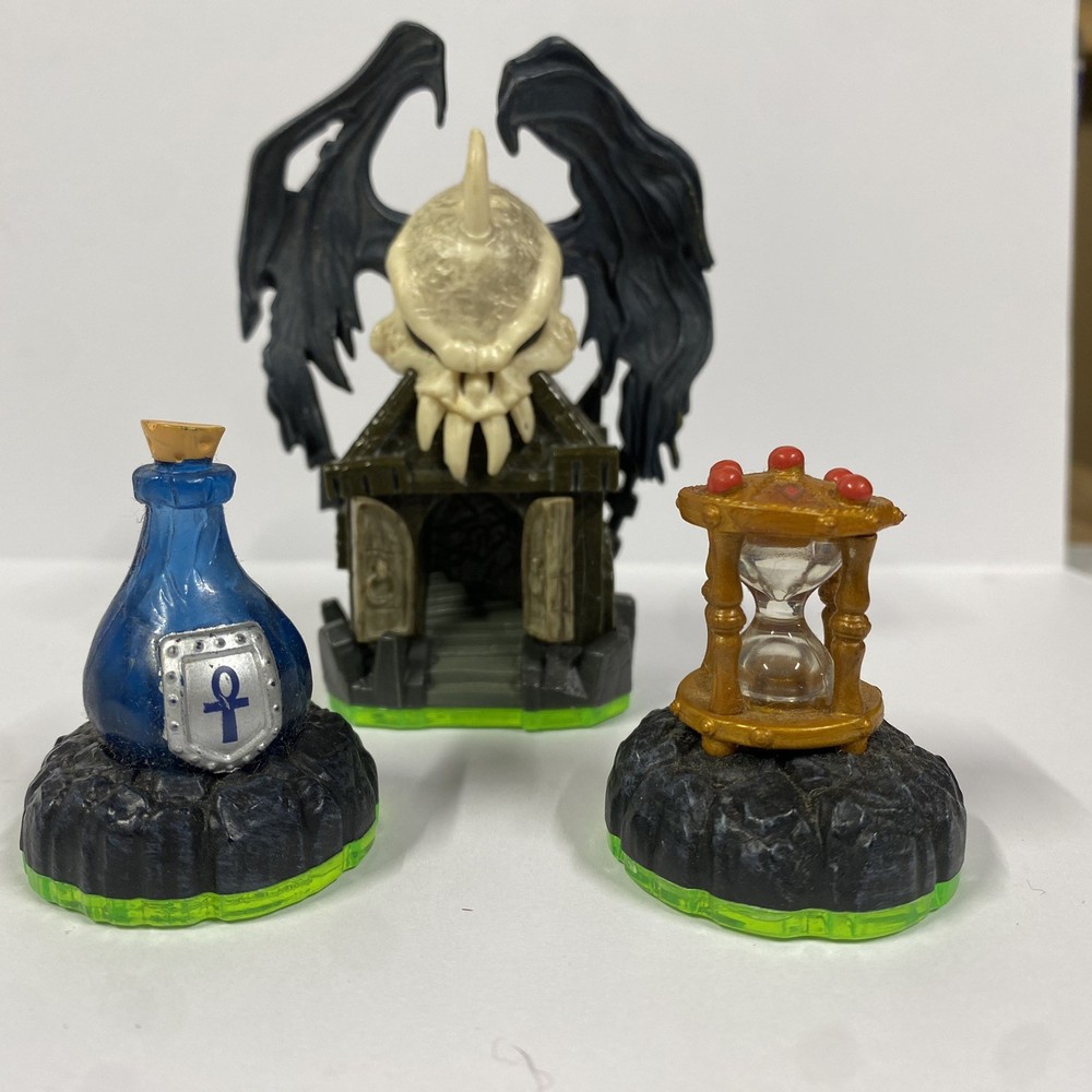 Skylanders:Spyro’s Adventure: Darklight Crypt + Magic Items: