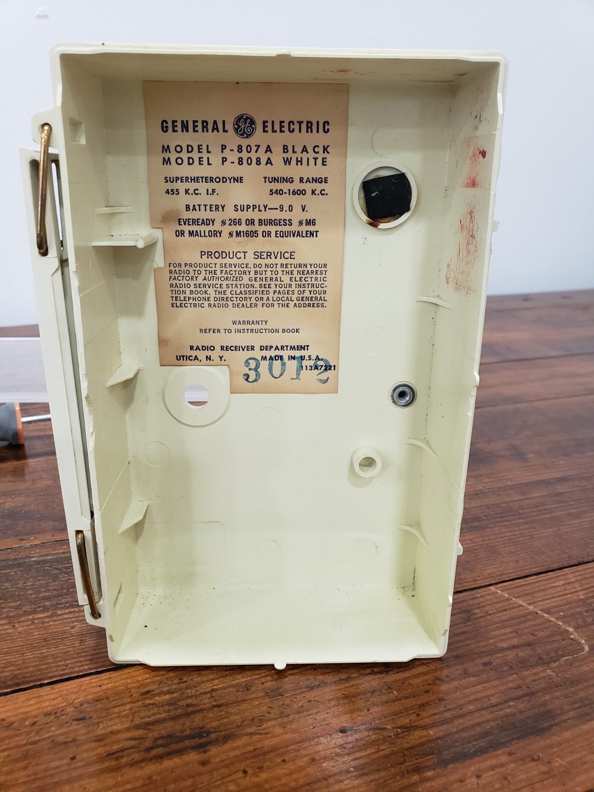 Vintage General Electric P808A Superheterodyne AM Transistor Radio NOT TESTED