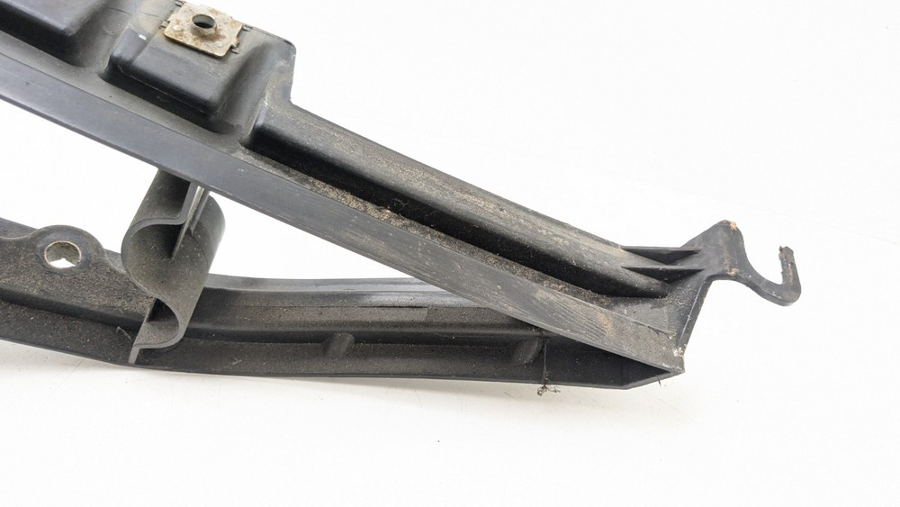 BMW X5 E70 WING MOUNT BRACKET FRONT LEFT PASSENGER SIDE 7157989 2011