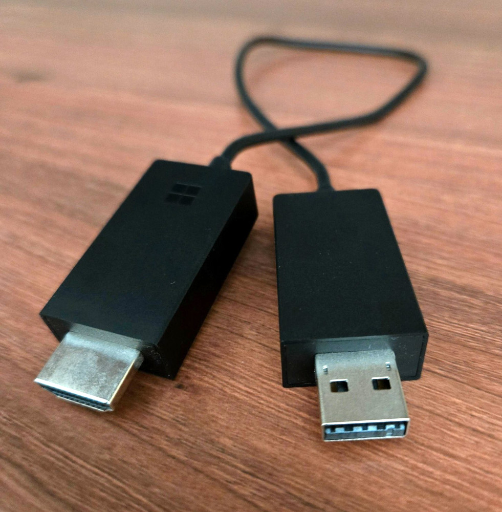 Microsoft Wireless Display Adapter V2 1733 Miracast HDMI USB Tested Working