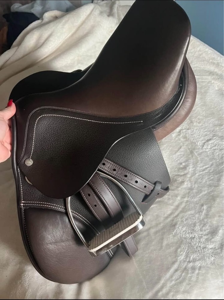 15 inch Dover English Saddle