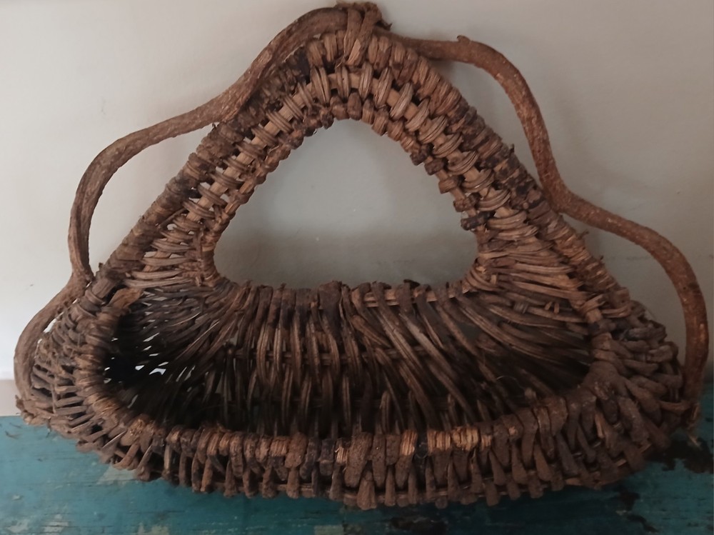 Vintage Rustic Woven Willow ~ Twig ~ Branch  Wall  Basket Pocket