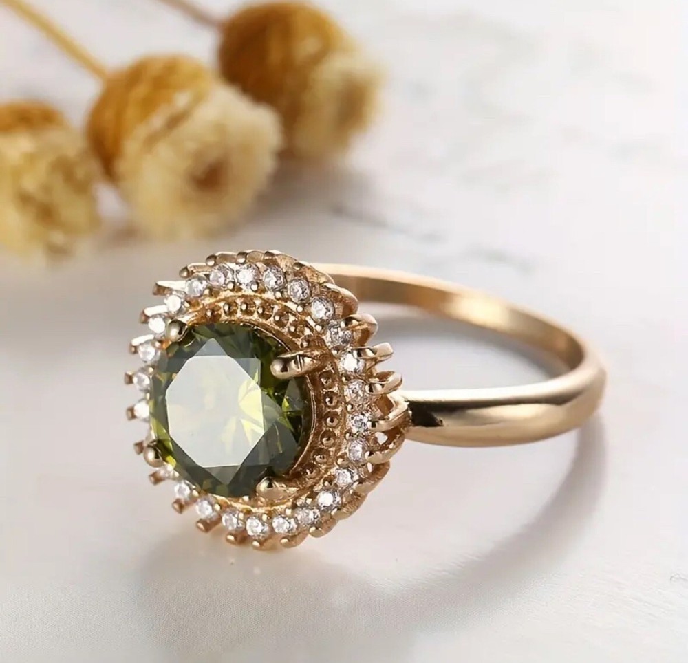 Unique Dramatic Style Peridot And Gold Statement Cocktail Ring sz 7 2️⃣