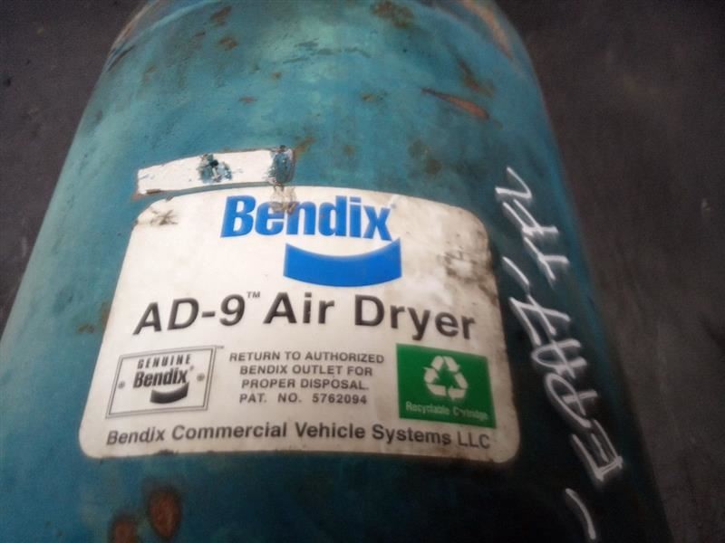 BENDIX AD-9 Air Dryer/Water Separator (10042107