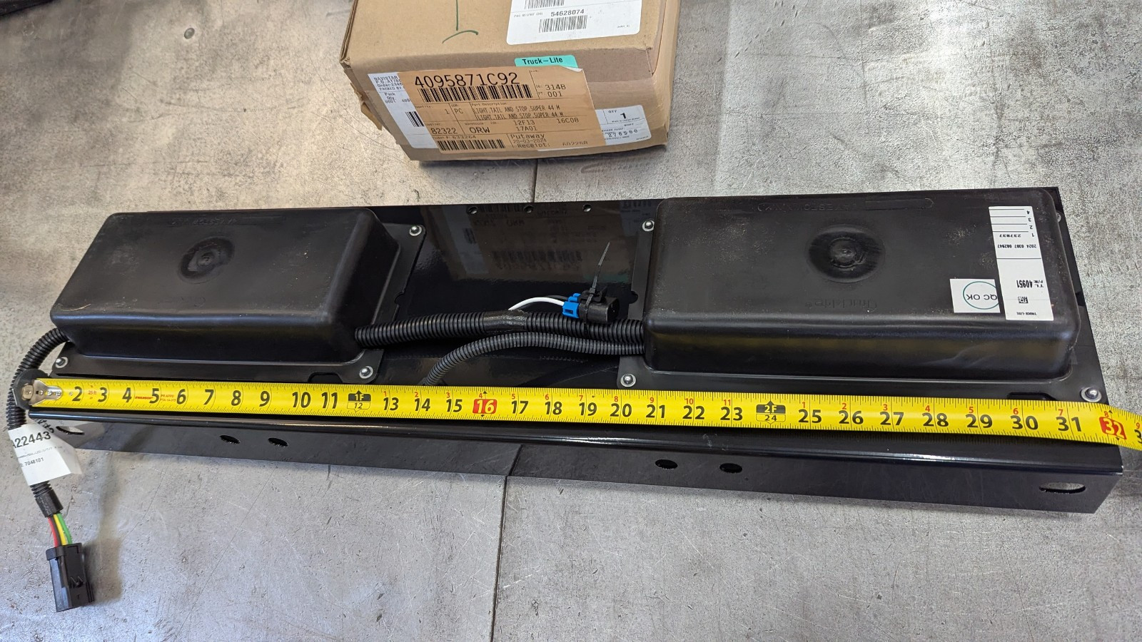 4095871C92 International Tail Light Bar Panel LED Super 44 Lamp TRUCK-LITE 40951