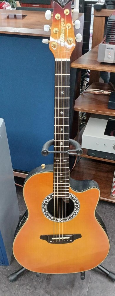 MORRIS TR701 electric acoustic guitar