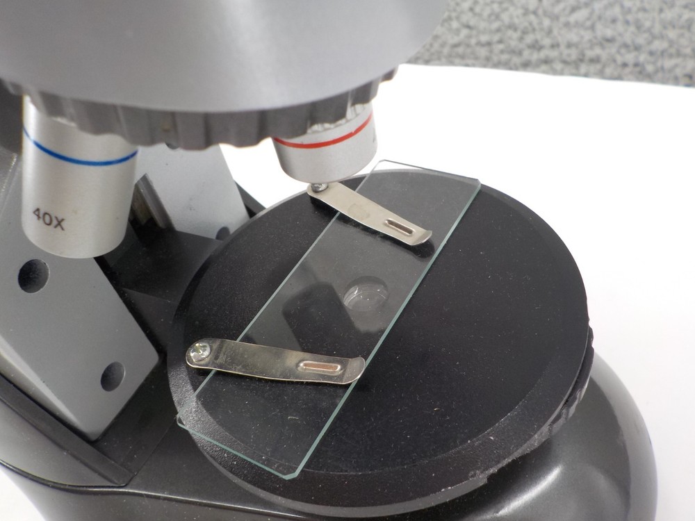 USED EDU SCIENCE STUDENT MICROSCOPE WITH CARRYING CASE SPECIMAN VIALS MSNG PCS