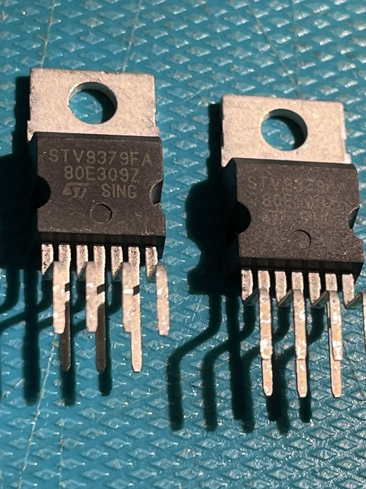 STV9379FA Integrated Circuit (2 pcs) ST microelectronic