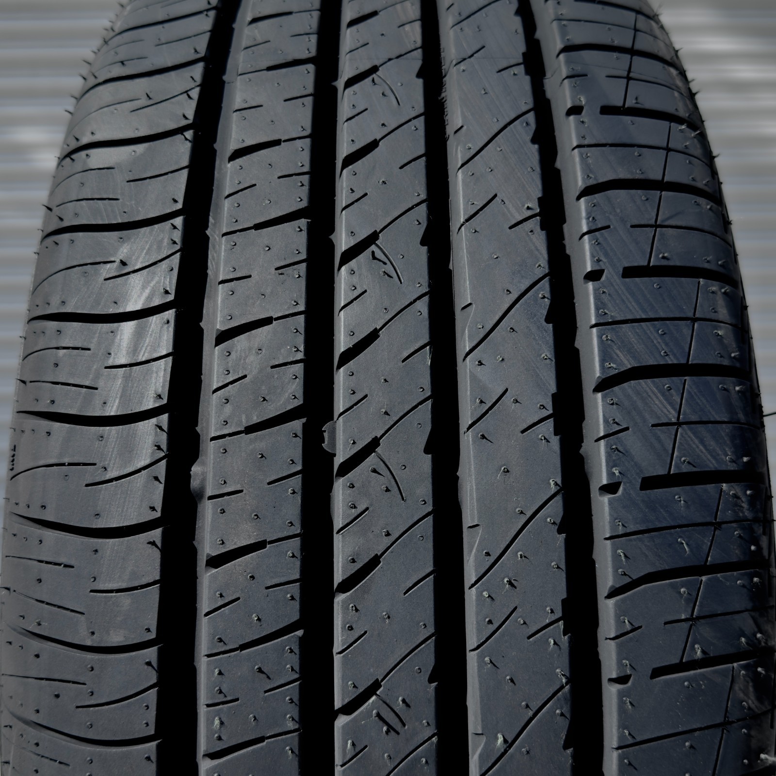 4 Barkley Aphelios UHP 235/40R19 96W XL All Season Tire