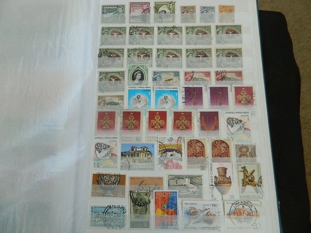 BRITISH COMMONWEALTH STAMPS COLLECTION IN STOCKBOOK