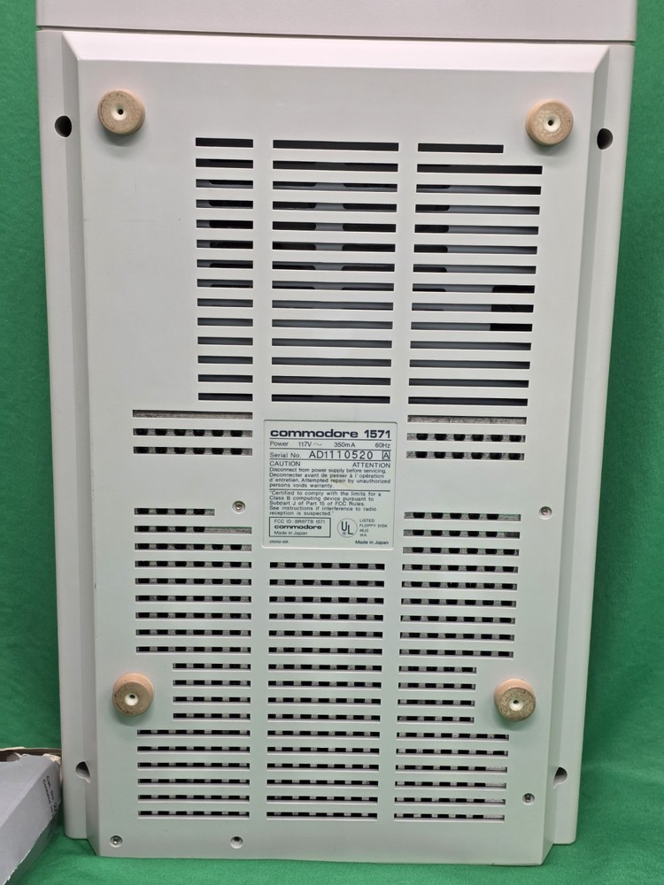 Commodore 1571 Disk Drive Floppy Diskettes With Original Box And Discs UNTESTED