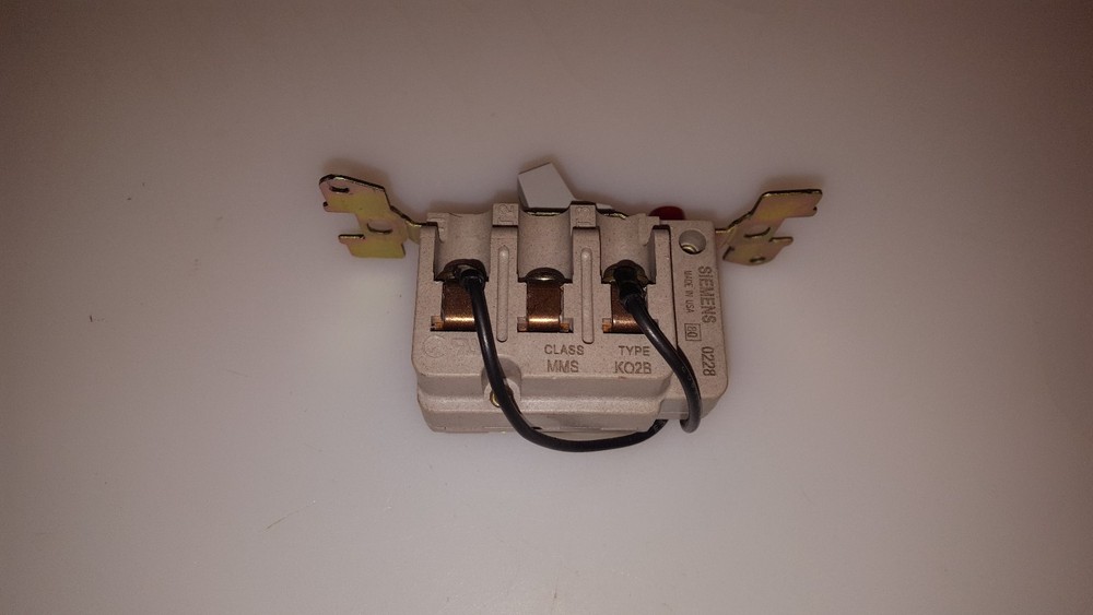 SIEMENS MMSK02B MANUAL 3-POLE TOGGLE SWITCH 575VAC @ 3HP OPEN TYPE RED PILOT LT