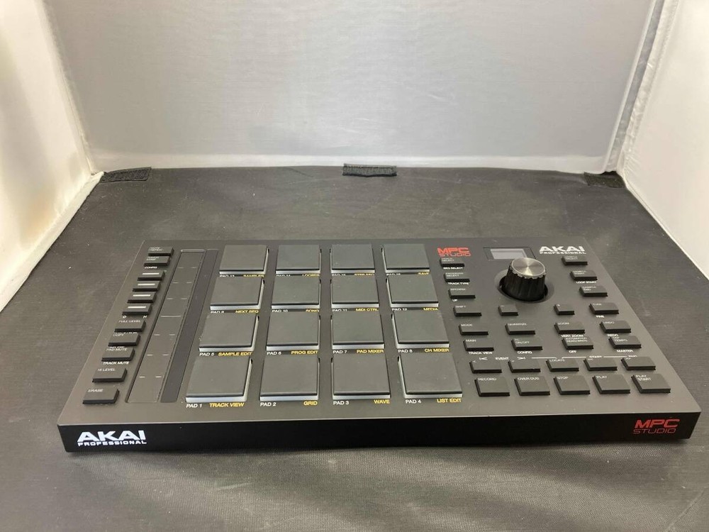 AKAI Professional MPC Studio 2 USB MIDI Controller 16 Pads Tested w/ USB Cable