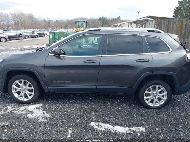 CHEROKEE 2016 Glove Box 4992949