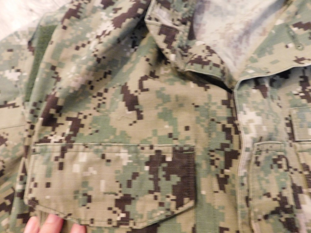 US NAVY WORKING BLOUSE COAT SIZE SMALL - REGULAR