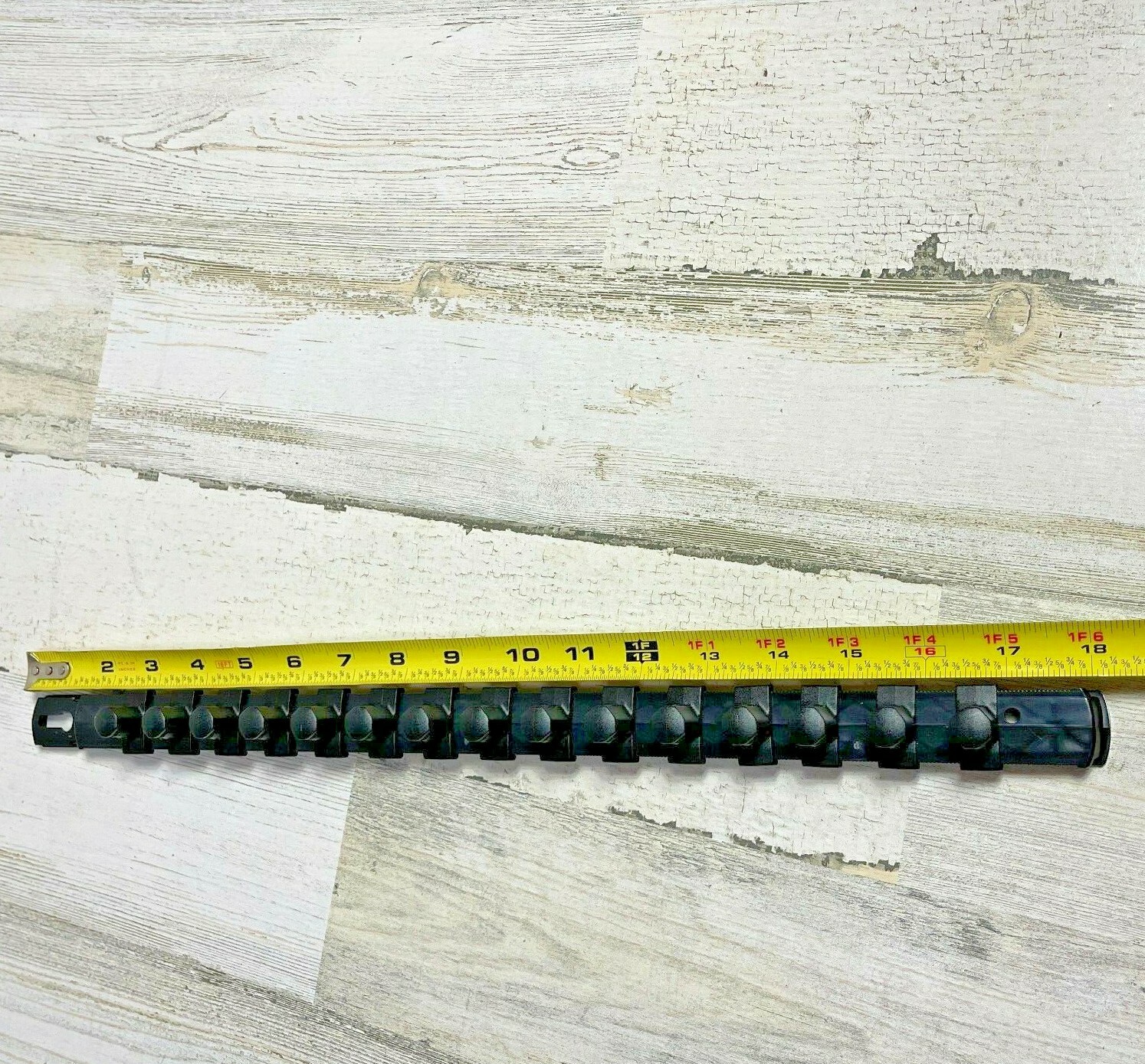 Ernst 1/2" Drive 18" Socket Organizer Rail with 15 Twist Lock Clips - Black