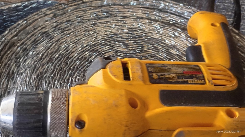 DEWALT DWD110 3/8 Corded Drill Variable Speed Reversible .Tested👍