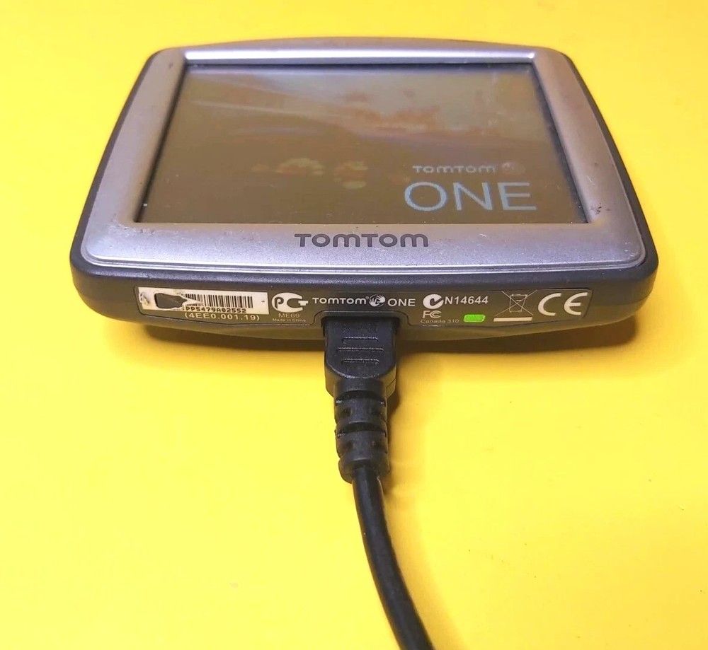 🔥 TOMTOM ONE GPS PORTABLE NAVIGATION DEVICE COMPACT 2D 3D MAPS 3.5" TFT LCD USB