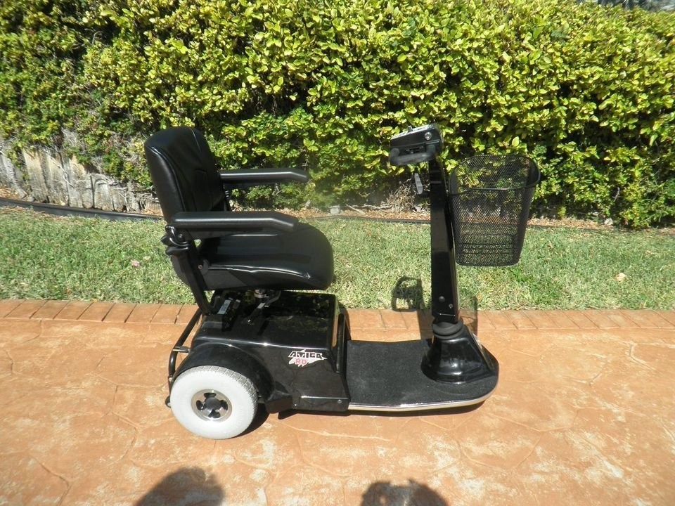 AMIGO MOBILITY SCOOTER