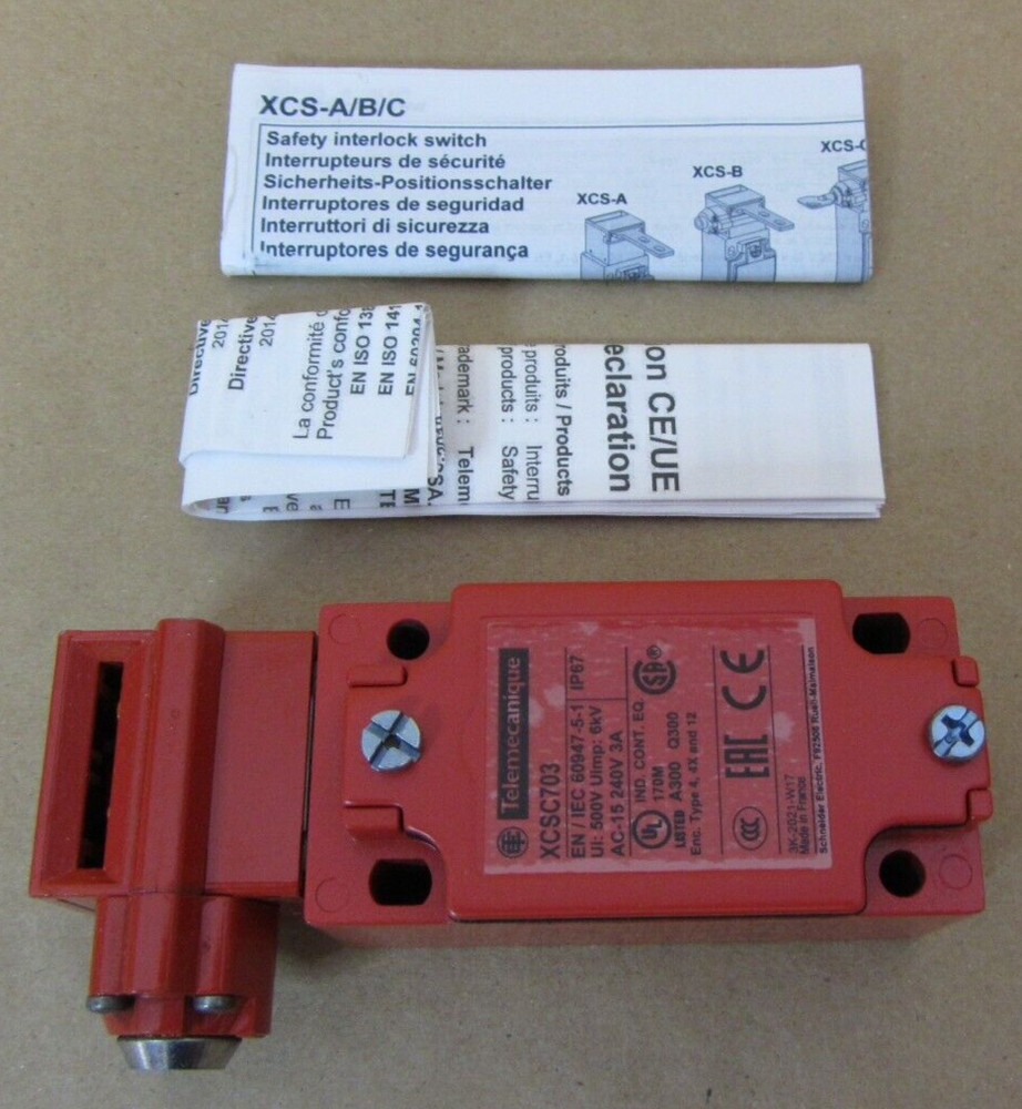 Telemecanique Safety Limit Switch XCSC703, no keys