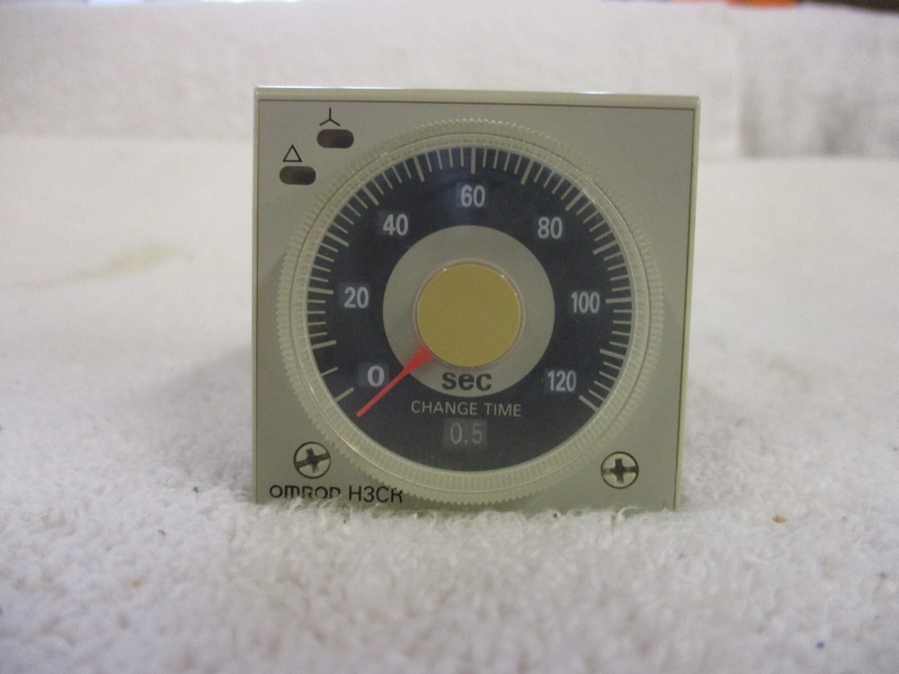 Omron Timer     H3CR-G8EL