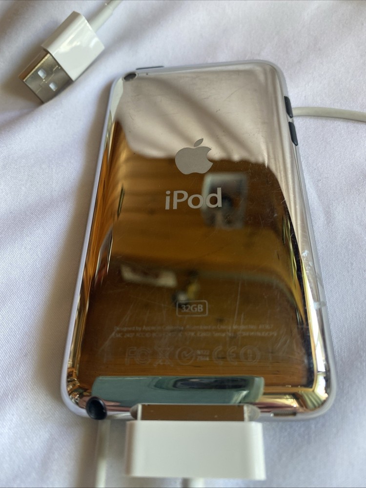 Apple iPod Touch 4th Generation 32GB Silver A1367
