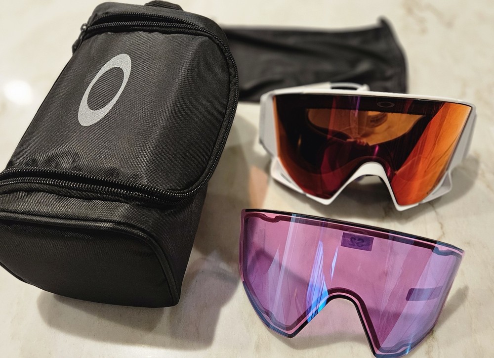 NEW Oakley Flow Scape L White w/ extra lens