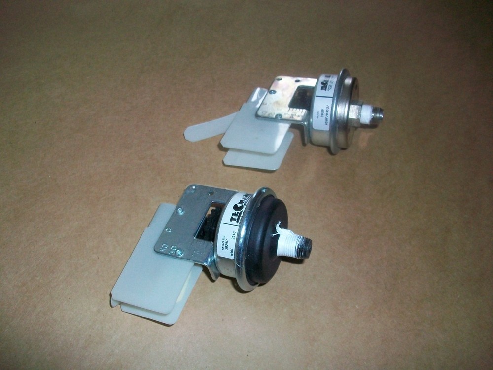 2pc Tecmark 3029 & 3029P Pressure Switch USED