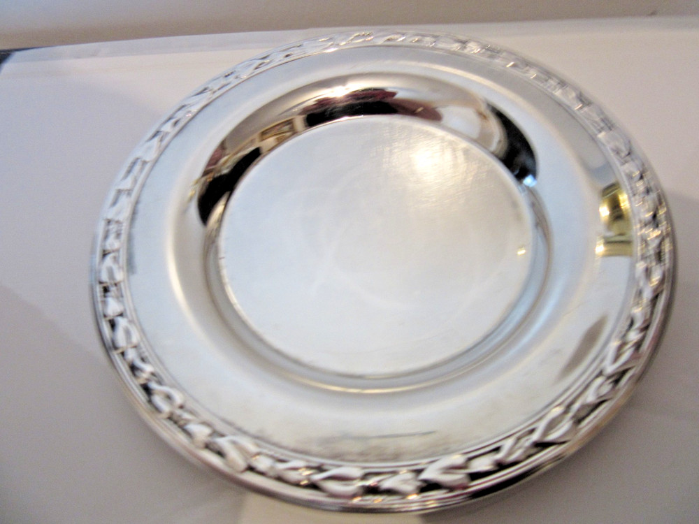 Vintage - 5½" Oneida Small Silver Plated Dish Plate Leaf Scroll Around Edge