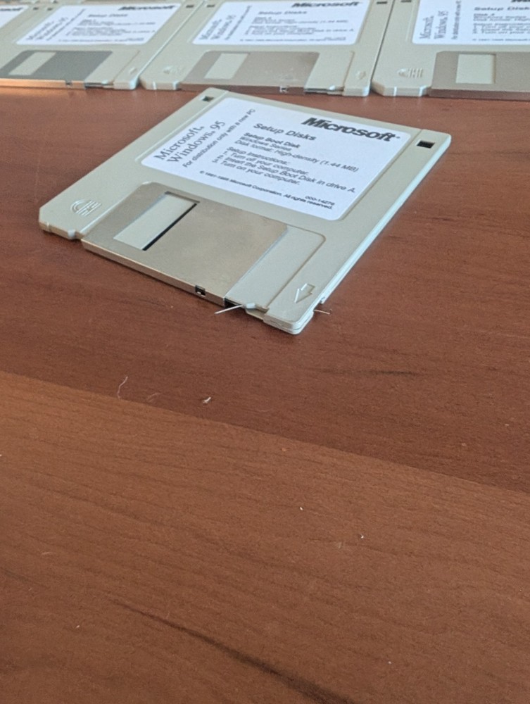 Vintage Microsoft Windows 95 Full 21 Disk Set - 3.5" Floppy Disks Install Setup