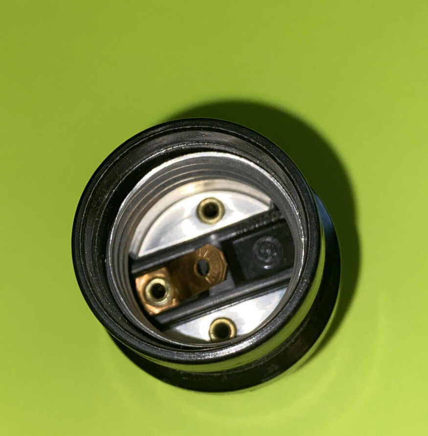 *NOS* BA21209--LEVITON-BLACK LIGHT SOCKET-250V-FREE SHIPPING*